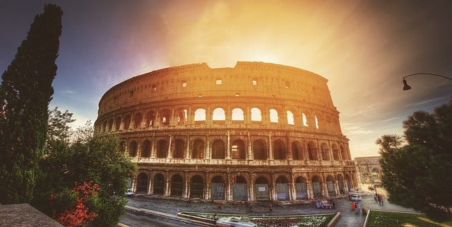 रोमन कोलोसीयम विश्व के सात नए आश्चर्य में से एक - The Roman Colosseum Is A Seven Wonder Of The World