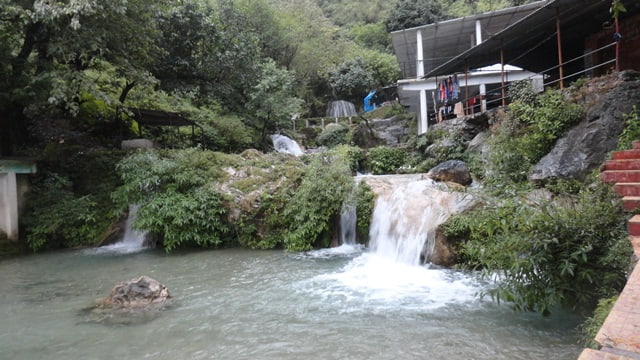 केम्पटी फॉल्स मसूरी दर्शनीय स्थल - Kempty Falls Mussoorie Tourist Places In Hindi