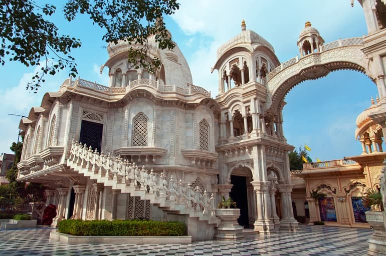 इस्कॉन मंदिर वृंदावन का इतिहास, रोचक तथ्य और पूजा का समय – Iskcon Temple In Vrindavan History, Interesting Facts In Hindi