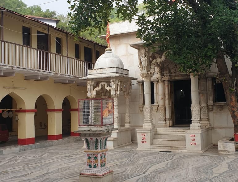 Mount Abu Ka Lokpriya Mandir Shri Raghunath Temple In Hindi