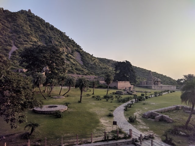 भारत की सबसे डरावनी जगह भानगढ़ का किला राजस्थान - Bhangarh Fort Rajasthan In Hindi