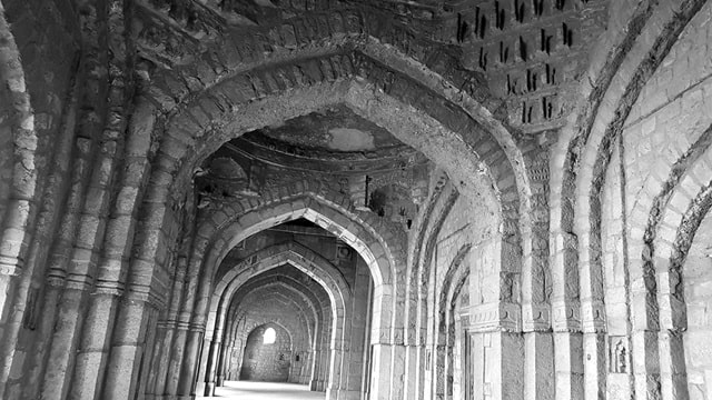 दिल्ली की भूतिया जगह जमाली-कमली मस्जिद - Jamali-Kamali Masjid Delhi In Hindi