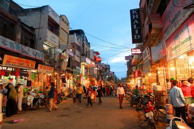 चारमीनार में खरीदारी - Shopping In Charminar In Hindi