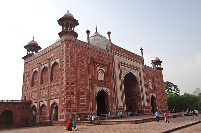 आगरा में देखने की जगह जामा मस्जिद - Agra Mein Ghumne Ka Sthan Jama Masjid In Hindi