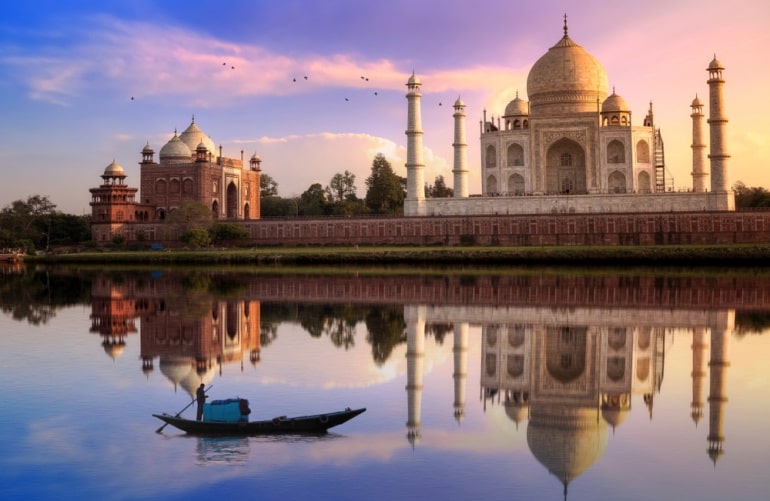 आगरा में दर्शनीय स्थल - Tourist Places In Agra In Hindi