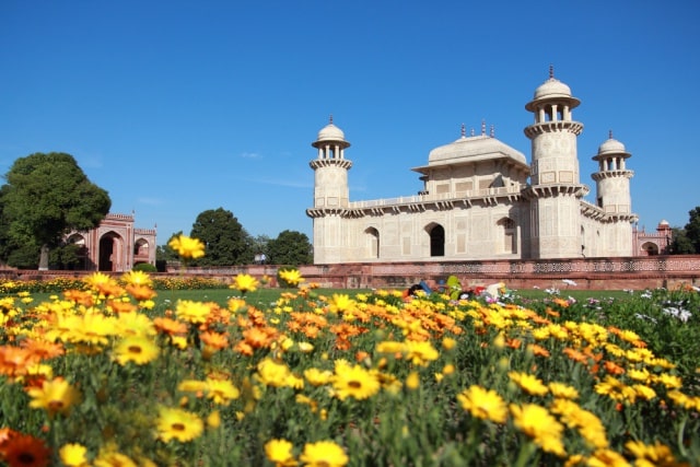 आगरा में पर्यटन स्थल इत्माद-उद-दौला का मकबरा - Agra Ke Paryatan Sthal Itimad-Ud-Daulah's Tomb In Hindi
