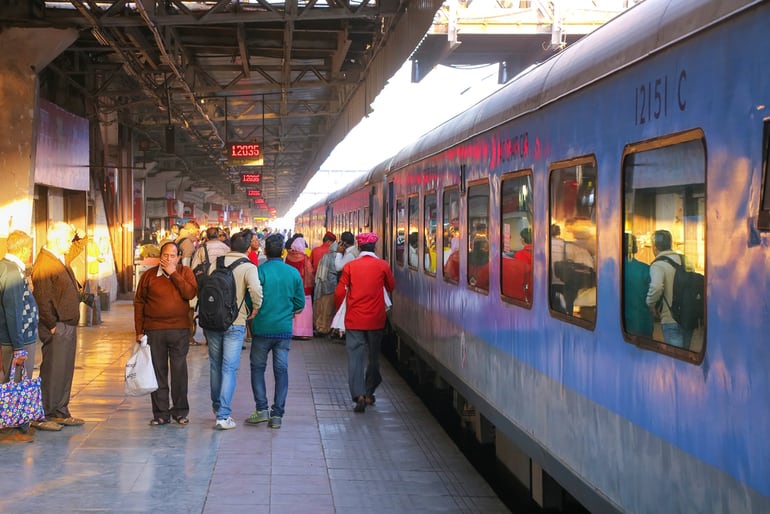 रेल या ट्रेन से दुधवा नेशनल पार्क तक कैसे पहुँचे- How To Reach Dudhwa National Park By Train In Hindi