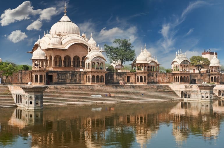 मथुरा के 10 दर्शनीय स्थल और घूमने की जानकारी - Mathura Tourist Places In Hindi