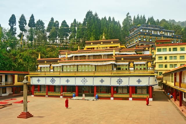 त्सुक ल खंग मोनेस्ट्री (मठ), गंगटोक - Tsuk La Khang Monastery Gangtok In Hindi