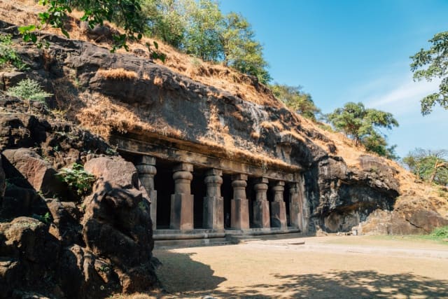 भारत में घूमने की जगह एलीफेंटा गुफाएँ - Elephanta Caves Tourist Places In India In Hindi