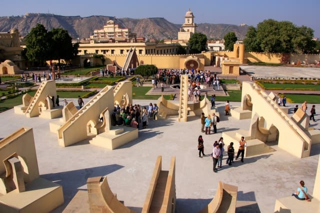 भारत में घूमने लायक जगह जंतर मंतर स्मारक - Jantar Mantar Monument In Hindi