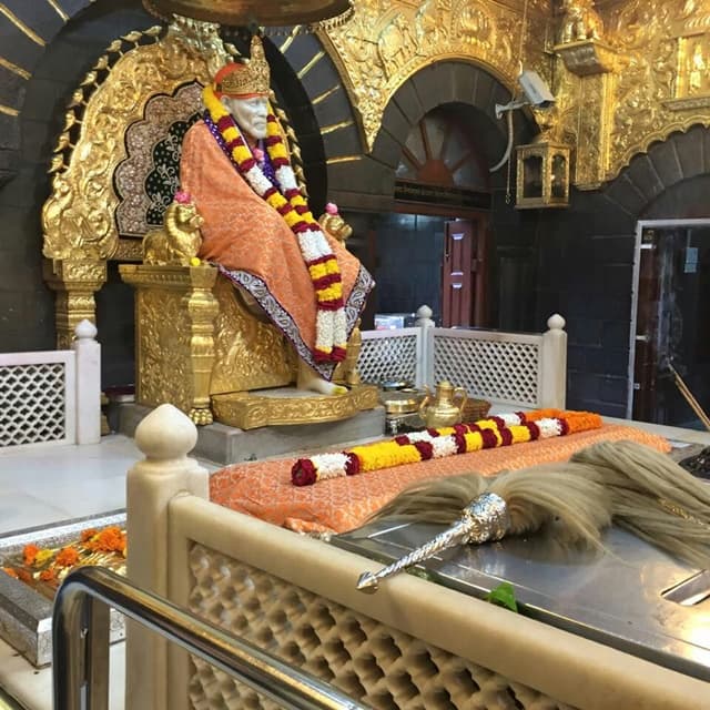 श्री साईं बाबा संस्थान मंदिर शिरडी - Shri Sai Baba Sansthan Temple Shirdi In Hindi