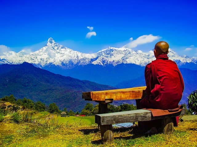 राजसी हिमालय का विहंगम दृश्य- Panoramic View Of The Majestic Himalayas Kausani In Hindi