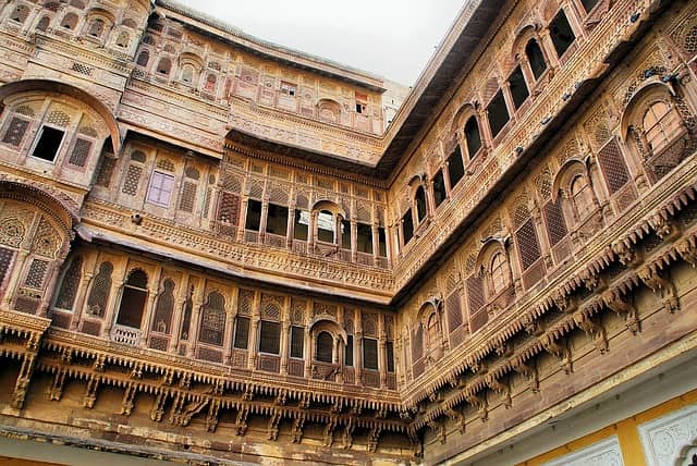 पटवों की हवेली जैसलमेर में घूमने की जगहें Patvon Ki Haveli Jaisalmer In Hindi