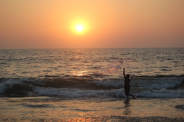 कैंडोलिम बीच पर घूमने की टिप्स - Tips For Travellers In Candolim Beach In Hindi