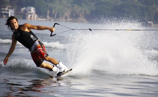 गोवा का खतरनाक वाटर स्पोर्ट वाटर स्की - Water Ski Water Sports In Goa In Hindi