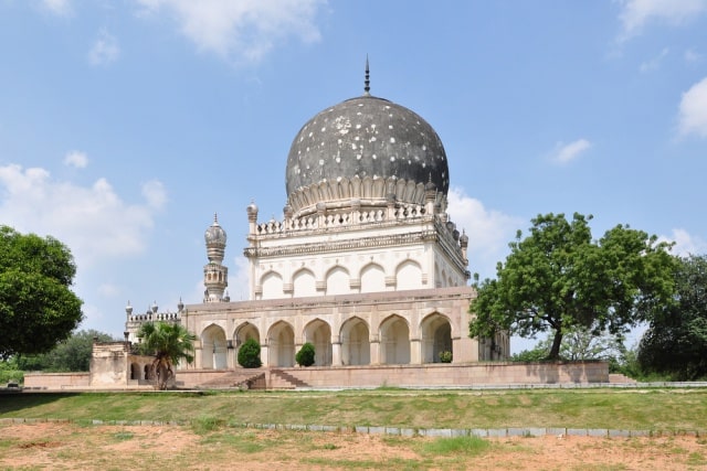 हैदराबाद में देखने की जगह कुतुब शाही मकबरा - Qutub Shahi Tombs Hyderabad Mein Dekhne Layak Jagah In Hindi