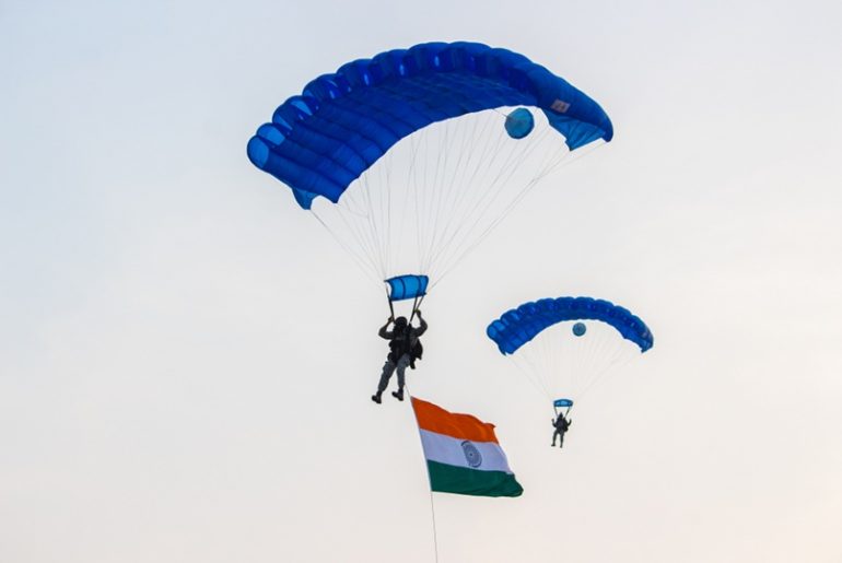 स्काईडाइविंग क्या है? भारत में इन जगहों पर कर सकते हैं स्काईडाइविंग - Best Skydiving Places In India In Hindi