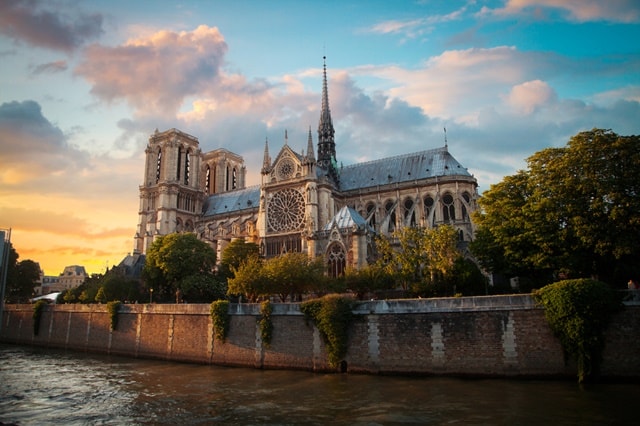 Notre Dame Cathedral Paris | पेरिस में घूमने की जगह