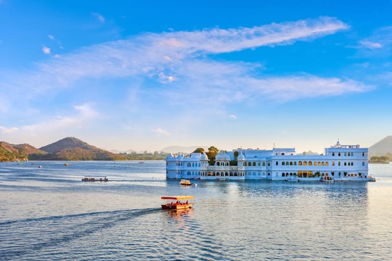 ये हैं भारत के 10 प्रमुख पर्यटन स्थल - Top 10 Places To Visit In India In Hindi