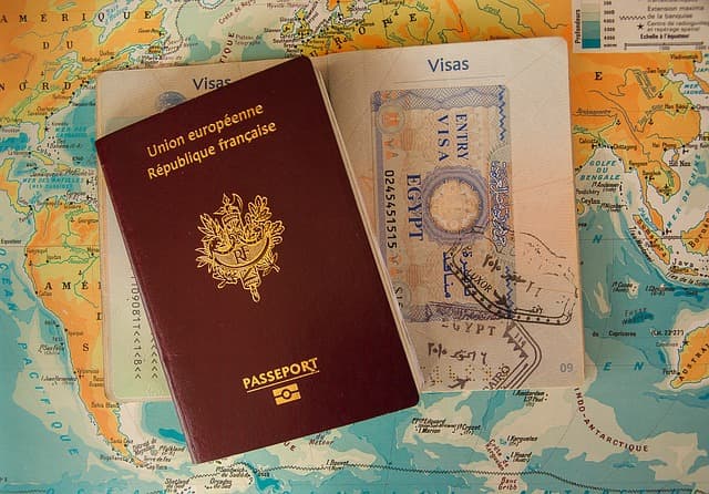 पासपोर्ट और वीजा में अंतर- Difference Between Passport And Visa In Hindi