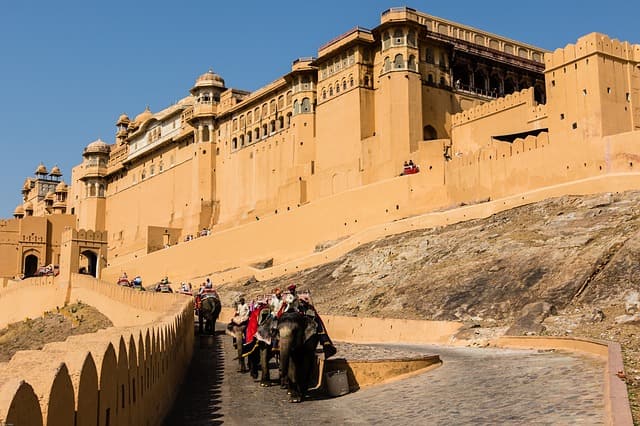 जयगढ़ किला राजस्थान तक कैसे पहुंचे - How To Reach Jaigarh Fort In Hindi