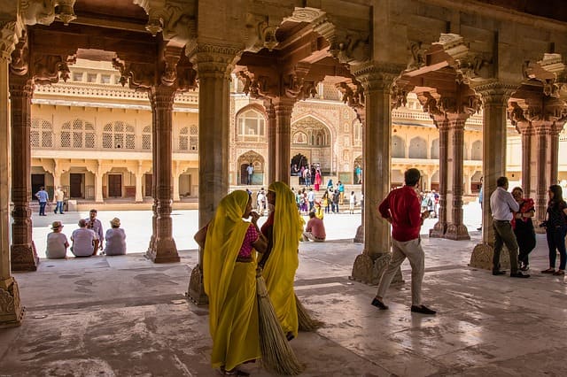 जयपुर का प्रमुख आकर्षण आमेर का किला – Jaipur Me Ghumne Ki Acchi Jagha Amber Fort In Hindi