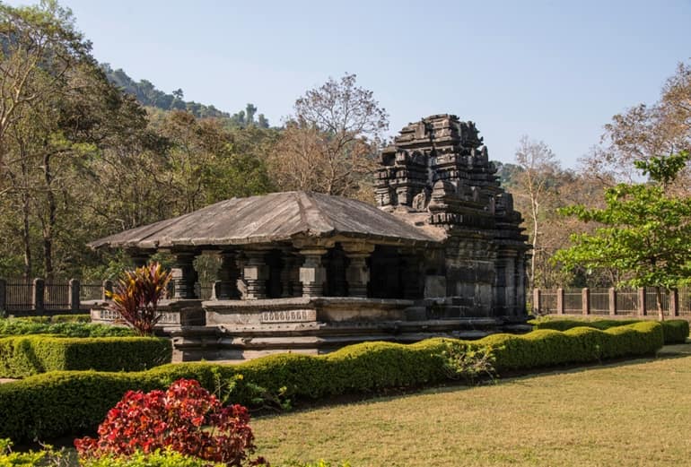 तांबडी सुरला महादेव मंदिर - Tambdi Surla Temple Information In Hindi