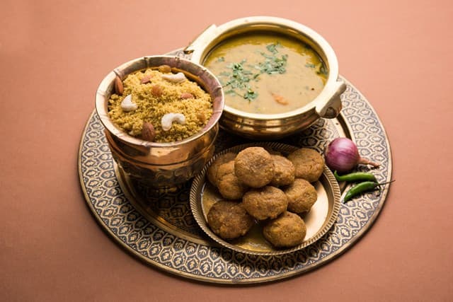 कुंभलगढ़ में प्रसिद्ध भोजन - Famous Food In Kumbhalgarh In Hindi