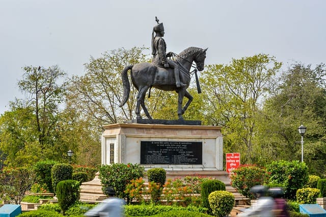 राम निवास बाग में घोड़े की सवारी - Horse Rides at Ram Niwas Bagh in Hindi