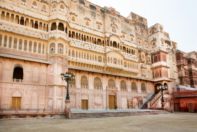 बीकानेर का प्रमुख दर्शनीय स्थल जूनागढ़ का किला - Bikaner Ka Pramukh Darshniya Sthal Junagarh Fort In Hindi