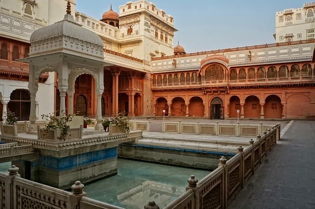 बीकानेर में उपलब्ध होटल- Hotels And Accomdations In Bikaner In Hindi