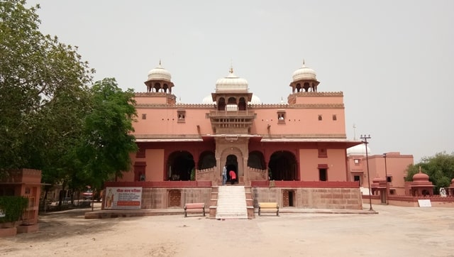 बीकानेर में घूमने की अच्छी जगह शिवबाड़ी मंदिर - Bikaner Me Ghumne Ki Acchi Jagah Shiv Bari Temple In Hindi