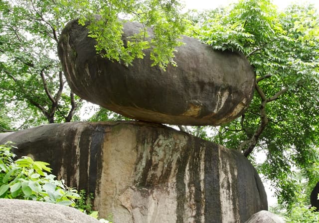 जबलपुर के प्राकृतिक स्थल बैलेंसिंग रॉक - Jabalpur Ke Prakritik Sthal Balancing Rock In Hindi