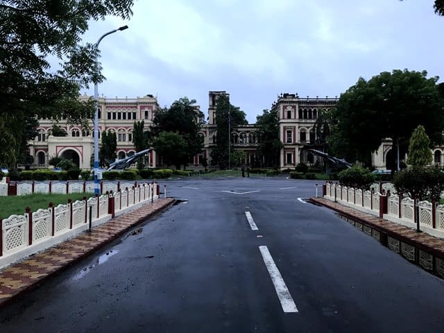 वडोदरा में देखने लायक जगह मकरपुरा पैलेस - Vadodara Me Dekhne Layak Jagah Makarpura Palace In Hindi