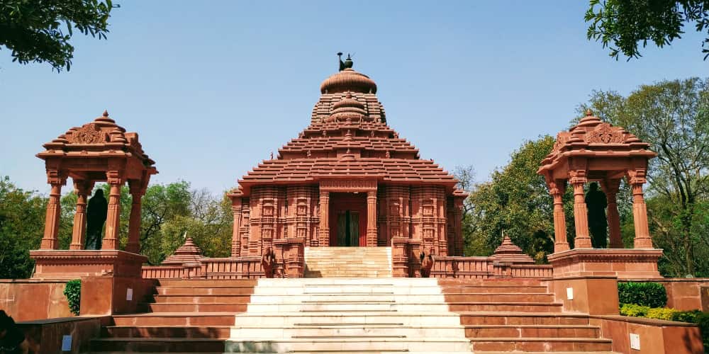 ग्वालियर के धार्मिक स्थल सूर्य मंदिर - Gwalior Ke Dharmik Sthal Sun Temple In Hindi