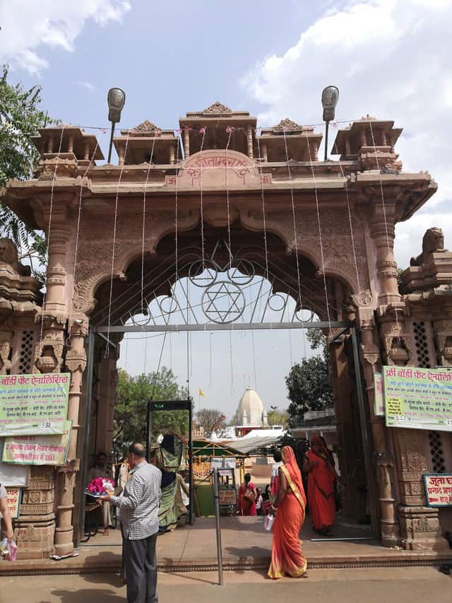 दतिया के प्रसिद्ध मंदिर पीतांबरा पीठ – Datia Ke Prasidh Mandir Pitambara Peeth In Hindi