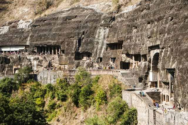महाराष्ट्र के पर्यटन स्थल अजंता और एलोरा गुफाएं - Maharashtra Ke Paryatan Sthal Ajanta And Ellora Caves In Hindi