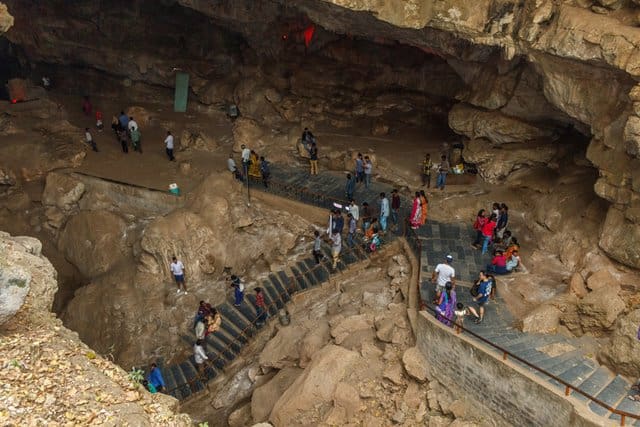 विशाखापट्टनम दर्शनीय स्थल बोर्रा गुफा - Visakhapatnam Darshaniya Sthal Borra Caves In Hindi