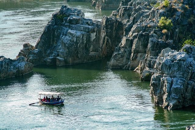 जबलपुर पिकनिक स्पॉट में करे भेड़ाघाट नाव की सवारी - Jabalpur Picnic Spot Boat Ride Bhedaghat In Hindi