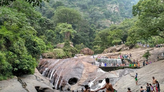 कोयम्बटूर वॉटरफॉल कोवई कुटरालम जलप्रपात - Coimbatore Waterfall Kovai Kutralam Falls In Hindi