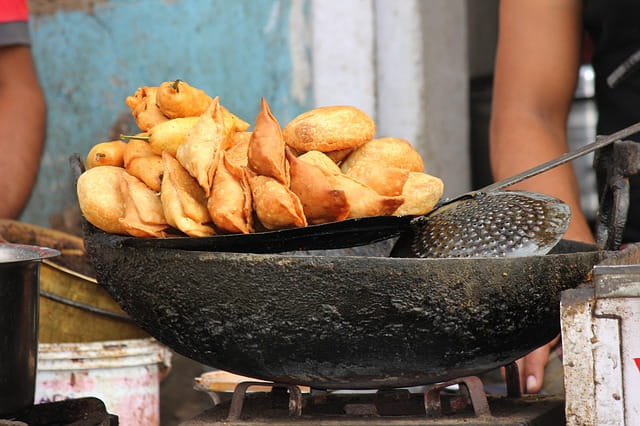गुड़गांव में रेस्तरां और स्थानीय भोजन - Restaurants and Local Food in Gurgaon In Hindi