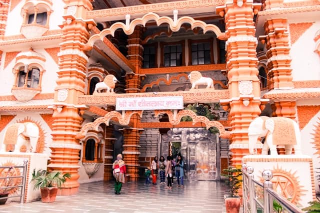 गुड़गांव के धार्मिक स्थल शीतला माता मंदिर - Gurgaon Ke Dharmiksthal Sheetla Mata Mandir In Hindi