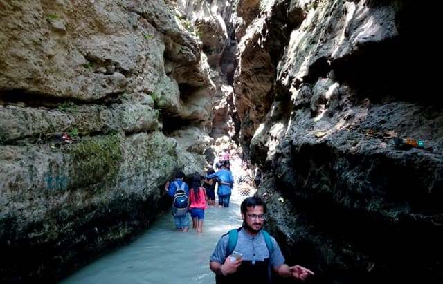 देहरादून में रॉबर की गुफा - Robber’s Cave In Dehradun In Hindi