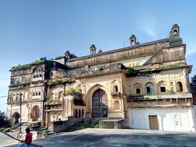 राजगढ़ पैलेस दतिया में देखने लायक जगह - Rajgarh Palace Datia Me Dekhne Layak Jagah In Hindi