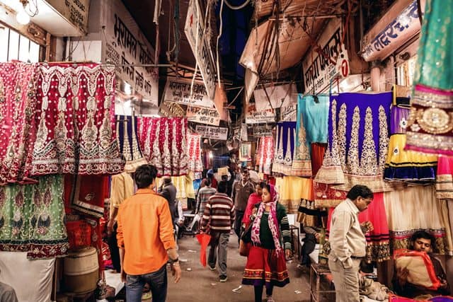 जयपुर होलसेल मार्केट शॉपिंग के लिए अरावली बाजार - Jaipur Me Shopping Ke Liye Aravali Bazaar In Hindi