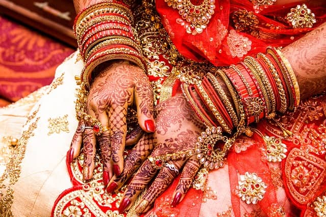 शादी के लिए सूरत से करें खरीददारी - Shadi Ke Liye Surat Se Kare Khariddari In Hindi