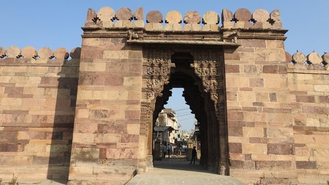 वडोदरा के प्रमुख दर्शनीय स्थल दभोई - Vadodara Ke Pramukh Darshaniya Sthan  Dabhoi In Hindi