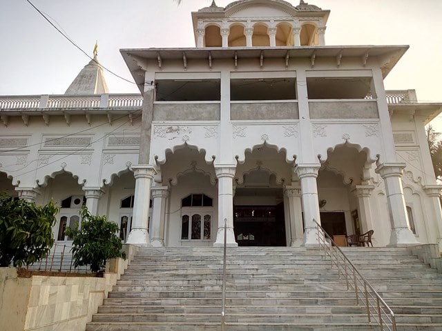 गुवाहाटी का दर्शनीय स्थल इस्कॉन मंदिर - Guwahati Ke Darshaniya Sthal ISKCON Temple In Hindi