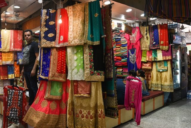 जयपुर में शॉपिंग के लिए मशहूर त्रिपोलिया बाजार - Jaipur Me Shopping Ke Liye Mashoor Tripolia Market In Hindi